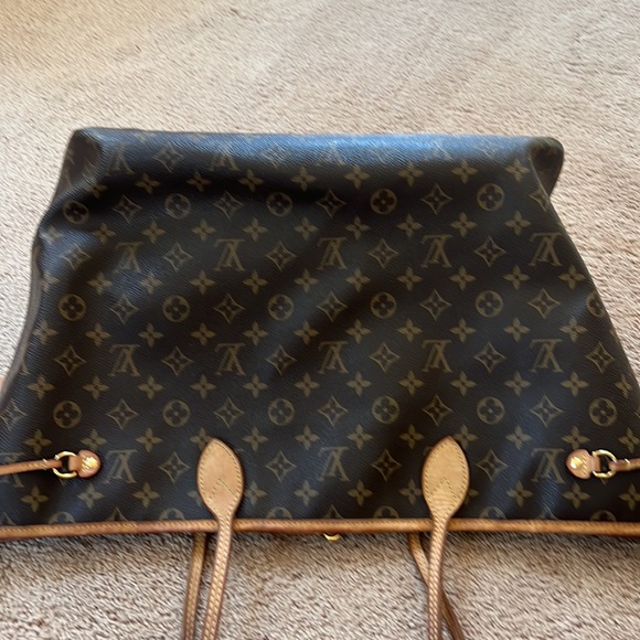 Authentic Neverfull GM Monogram PINK inside lining comes with receipt 2018 - Picture 10 of 17